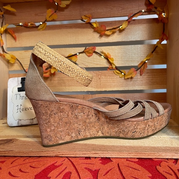 UGG Cork Wedges Size 8 - Picture 3 of 12